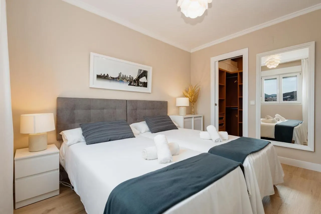 In The Historic Center Of Malaga, Very Close To The Beach And The Ave Train Station, With Private Parking 0*, Malaga